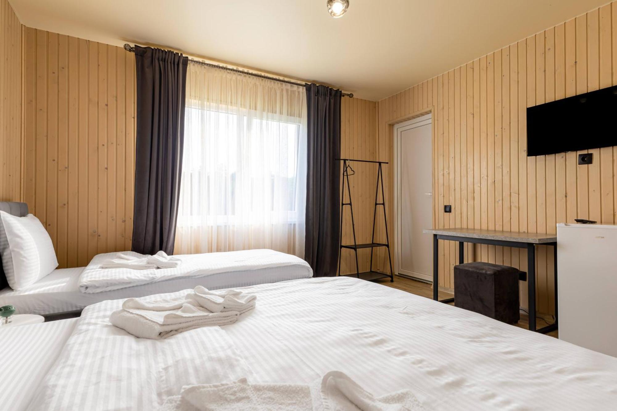 Fenix Hotell Solotvyno Exteriör bild
