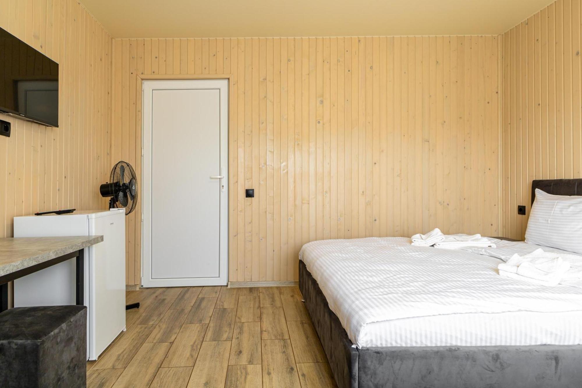 Fenix Hotell Solotvyno Exteriör bild